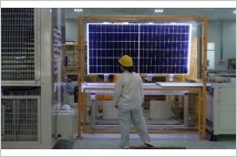 세계 최대 태양광 업체 中 롱기, 전체 인력 3분의 1 감원