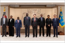 尹, 아프리카 5개국 장·차관 접견…"6월 정상회의 기대"