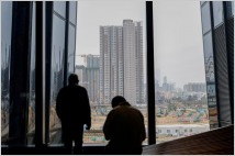 홍콩 부동산, 인지세 폐지 후 중국 본토인 거래 급증으로 '활기'