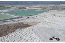 칠레, 리튬 생산량 두 배 증가 목표… 전략 지역 개발 및 국영 기업 협력