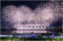 포항국제불꽃축제, 드론 1000대 띄워 ‘화려한 불빛쇼’