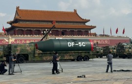 中, 열병식서 전략핵미사일·로봇 늑대 등 공개