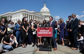 트럼프, 엡스타인 문서 공개 압박에 “민주당 사기”