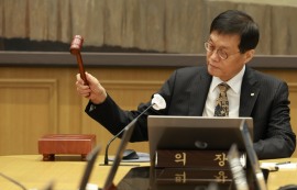 한은, 기준금리 2.50% 동결...집값에 '발목'