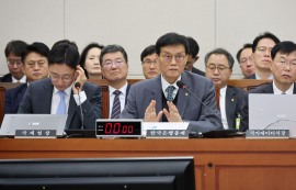 이창용 "올 연간 성장률 1%대 가능성 커져"