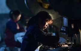 中, 10월 제조업 PMI 50.6로 둔화세 지속