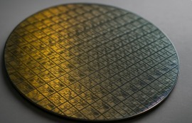 美, 중국산 반도체 50% 관세 18개월 유예