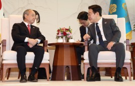 李대통령, 손정의 만나 "AI, 기초 인프라로"