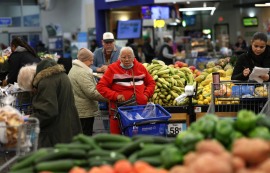 트럼프 지지율, 고물가 '역풍'에 37%로 추락
