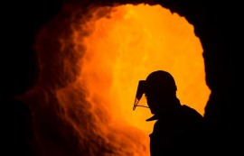 英, 철강 대표 공장 부지 국유화 후 손실 심화