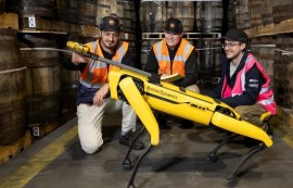 현대車 로봇 '스팟', 위스키 통 누출 감지 성공