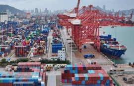 中, 1조달러 무역흑자 불구 성장 하락 위기