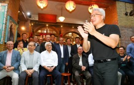 젠슨 황 CEO, 대만서 '1조달러 공급망' 집결