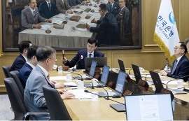 한은, 기준금리 동결 전망...환율·집값 '발목'