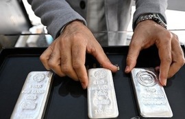 은값, 美 핵심 광물 관세 보류에 3%대 하락