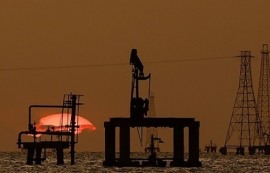 국제유가, 美·이란 대화 신호에 5% 급락