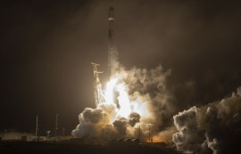 “달 경제에 주목하라...변곡점에 도달했다"