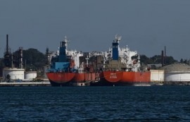 美 “베네수엘라산 원유, 쿠바에 재판매 허용”