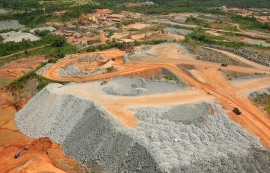금 부국 가나 “금값 오르면 세금도 더 내라”