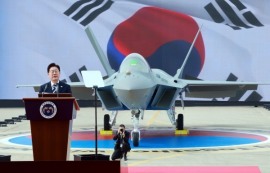李 대통령, KF-21 양산 1호기 출고식 참석