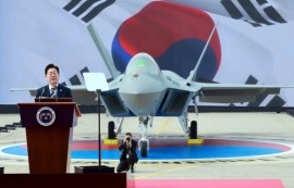 李 대통령, KF-21 양산 1호기 출고식 참석