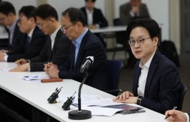 김정관 장관 “석화 제품 공급망 관리에 총력”
