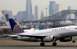 항공업계, 제트연료 급등에 수억 달러 손실