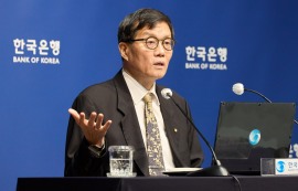 이창용 "임기 중에 고환율 해결 못해 아쉽다"