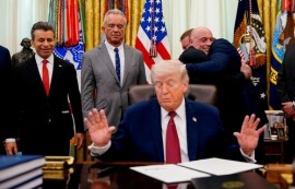 트럼프, 호르무즈 재봉쇄에 백악관 참모 소집