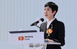 삼양식품 김정수 회장, ‘포스트 불닭’ 시험대