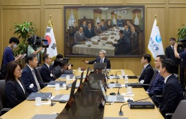 한국은행, 기준금리 2.50% 동결...8회 연속