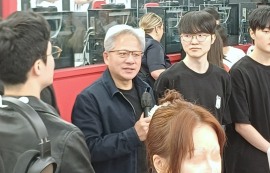 젠슨 황, T1 페이커 만났다..."e스포츠 친구"