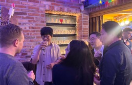 홍대 달군 젠슨 황·총수 회동, '소탈함' 화제