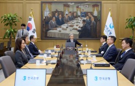 한은, 3년 6개월만에 기준금리 0.25%P 인상