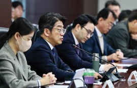 유가 다시 뛰자 ‘출구전략’ 제동…석유 최고가격 동결