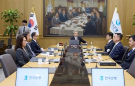 "한은, 8월 금리 동결 후 10월·1월 인상할 것"