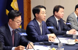 최태원 “기업 혁신속도와 입법속도 맞춰야”