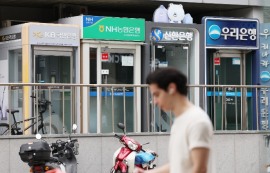 예금이자 최대 3.4%...뭉칫돈 다시 은행으로