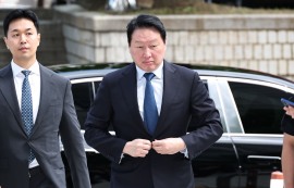 최태원 회장, SK 지분 2.3% 매각해 ‘재산분할’ 자금 마련...총 9440억 규모