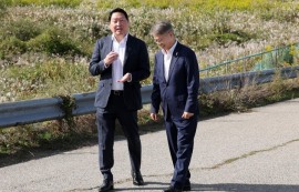 광주 찾은 최태원 "가장 빨리 짓겠다" 용인·호남 반도체 클러스터 병행