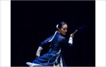 '劍舞一如'…민족정신 정수 펼치는 '춤판의 女劍客'
