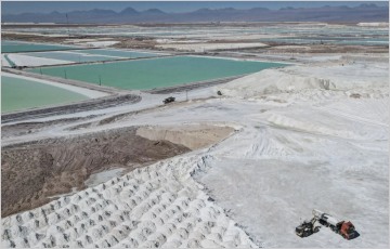 칠레, 리튬 생산량 두 배 증가 목표… 전략 지역 개발 및 국영 기업 협력