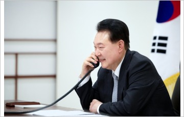 尹, 기시다 일본 총리와 15분 전화회담 "한미일 공조 강화"