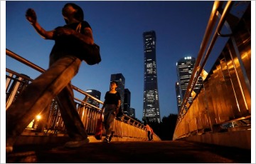 중국 기업들, 러시아 결제 어려움에 직면… 지하 금융 채널 활용 증가