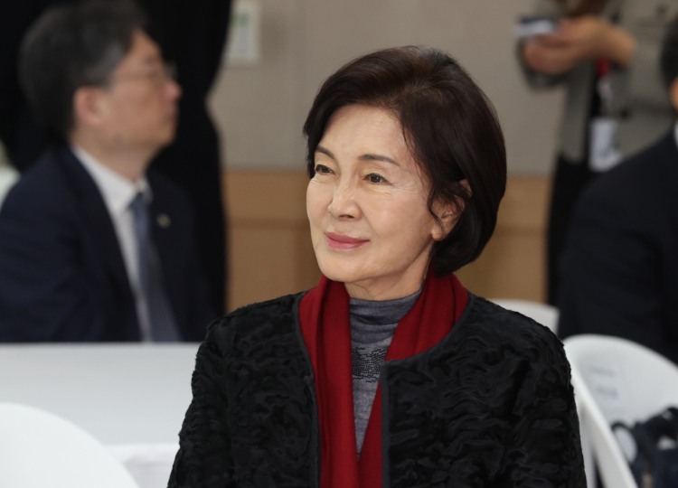 홍라희 리움미술관 명예관장, 보유주식 평가액 10조원 돌파