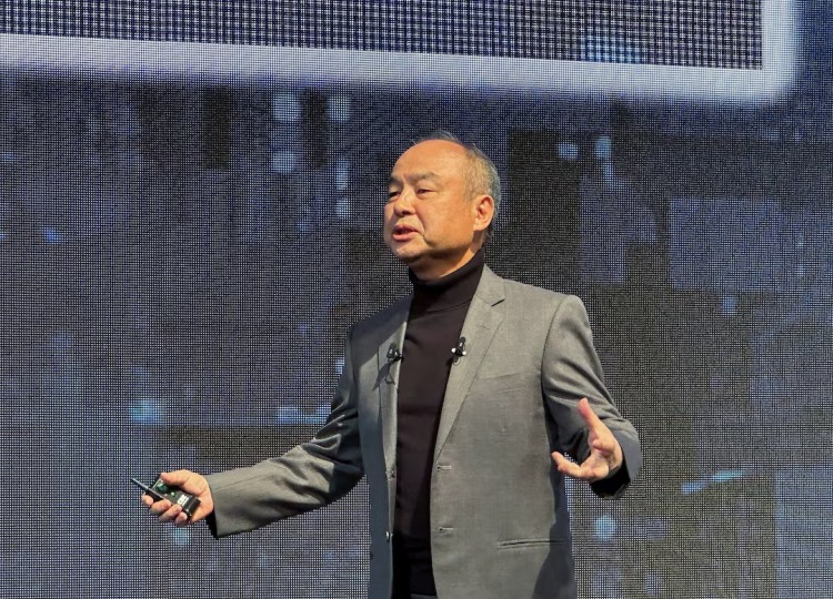 'AI 황제' 손정의, 11년 만에 日 최고 부호 귀환